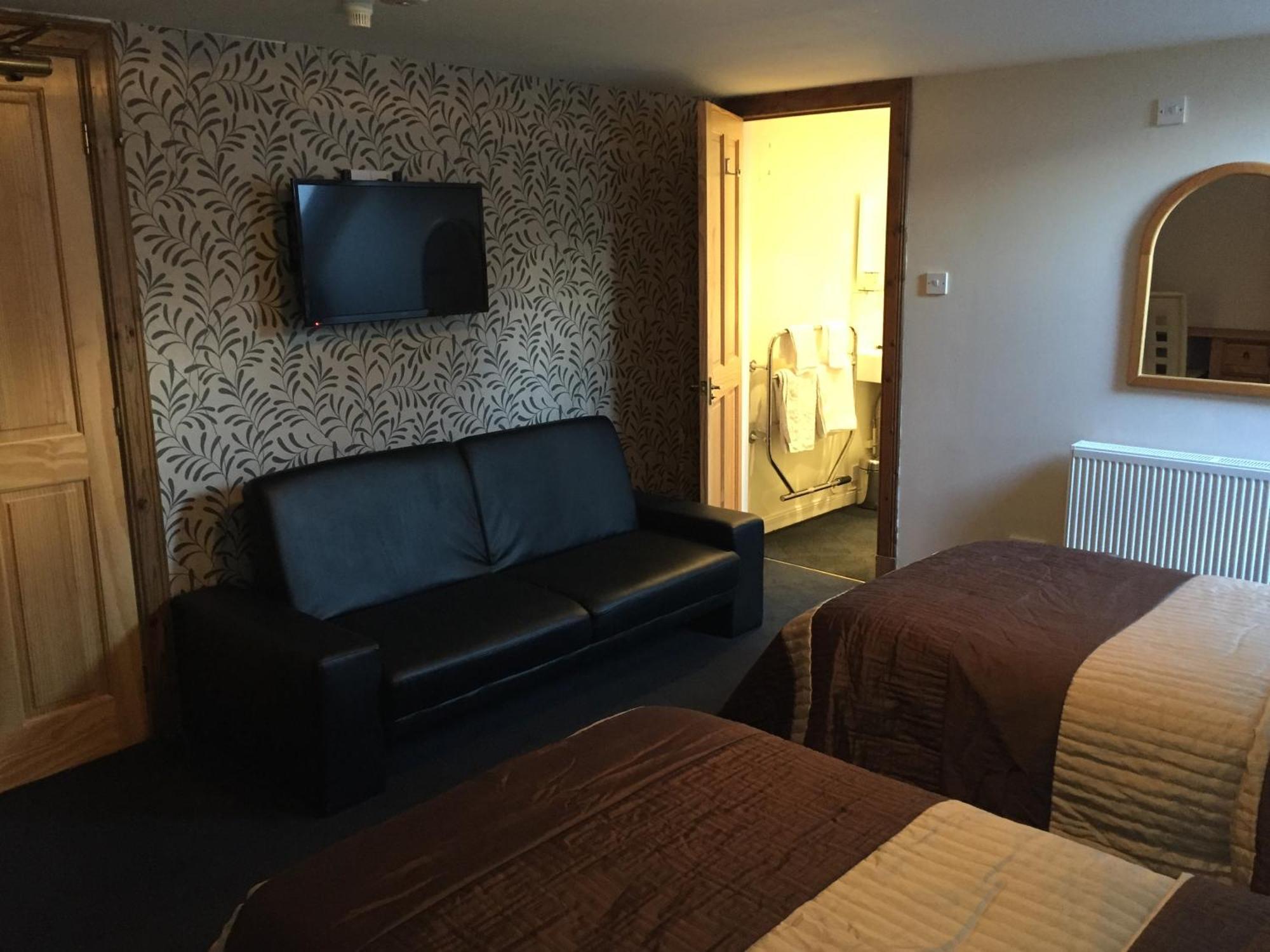 Lodge At Lochside Bridgend of Lintrathen エクステリア 写真