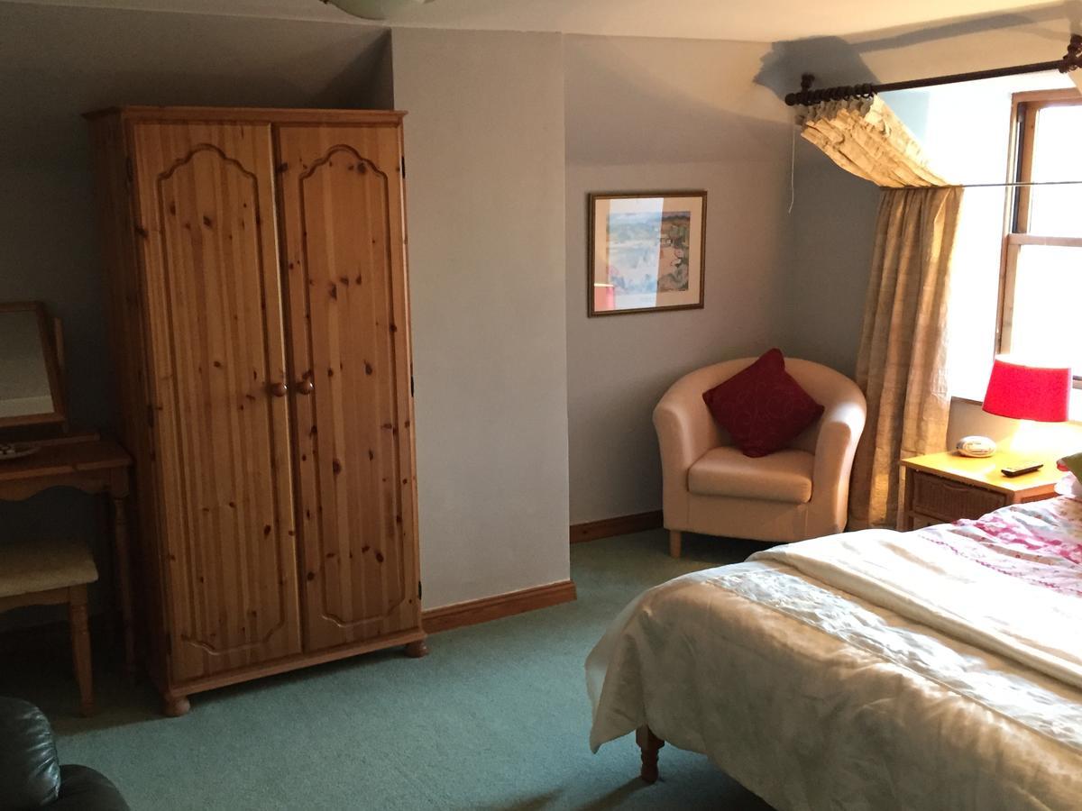 Lodge At Lochside Bridgend of Lintrathen エクステリア 写真