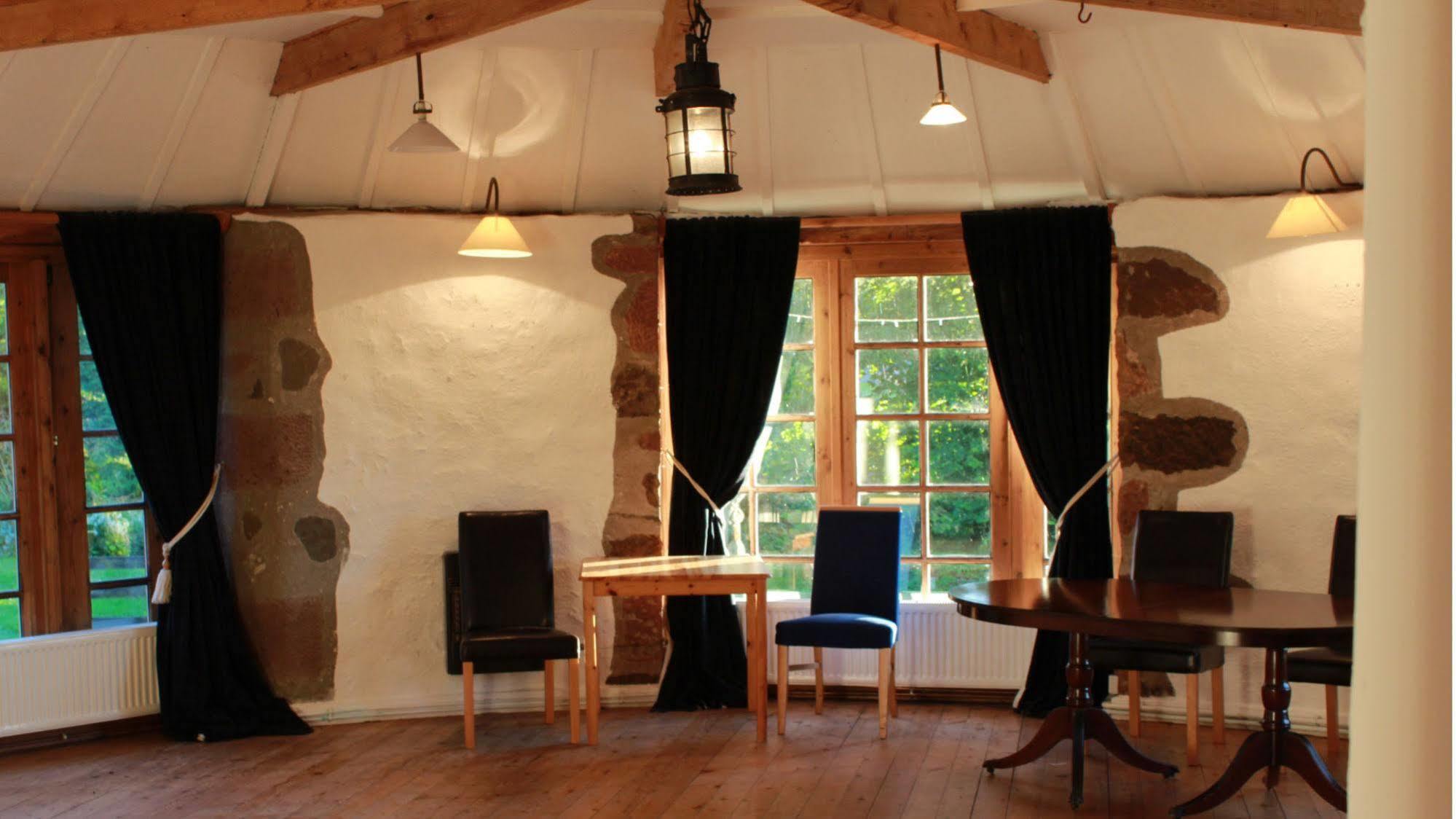 Lodge At Lochside Bridgend of Lintrathen エクステリア 写真